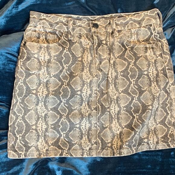 BLANK NYC The Jane in Snake Along Skirt - Picture 2 of 4